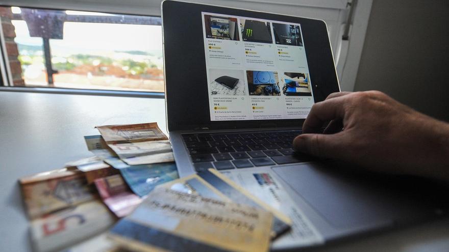 La Ertzaintza ofrece claves para eludir las estafas y los engaños por internet a los jubilados de Deba