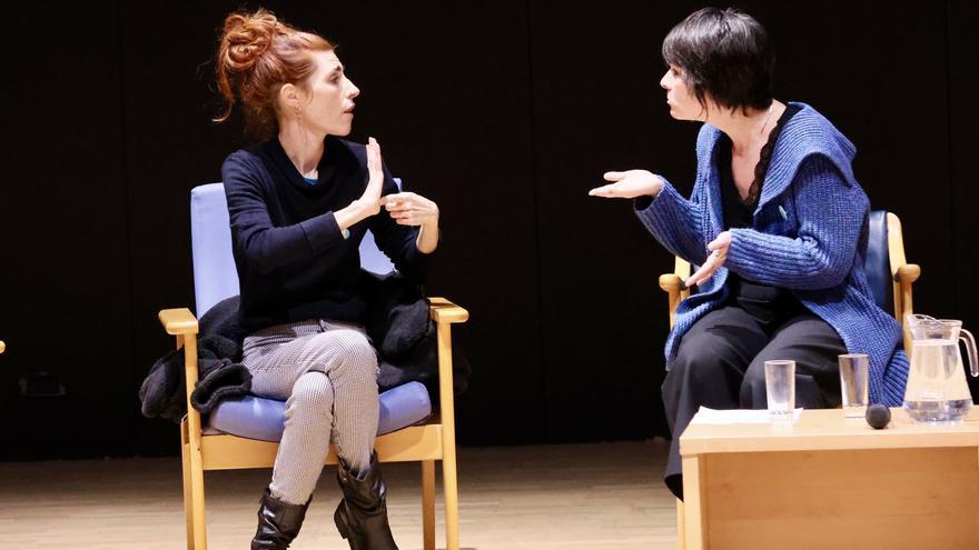En imágenes: Aldabe acoge la jornada 'Maternidades sordas, voces propias silenciadas' con la actriz Miriam Garlo