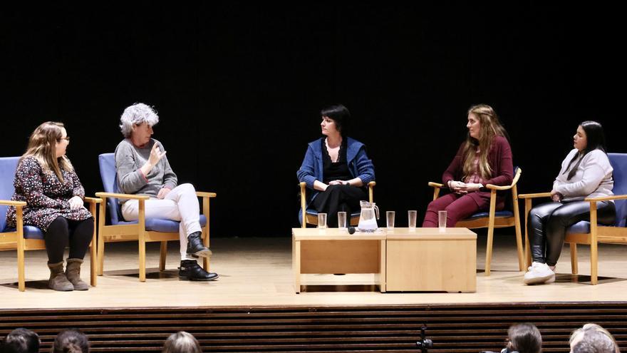 Las maternidades sordas salen del silencio en Vitoria