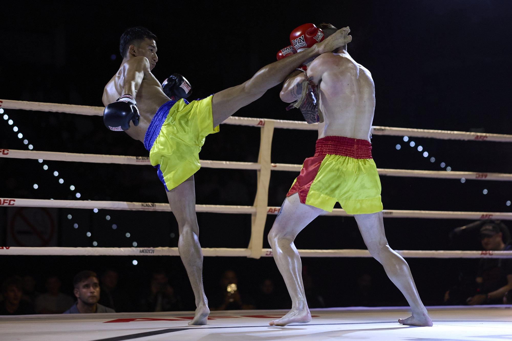 El Muay Thai pone en pie el Navarra Arena