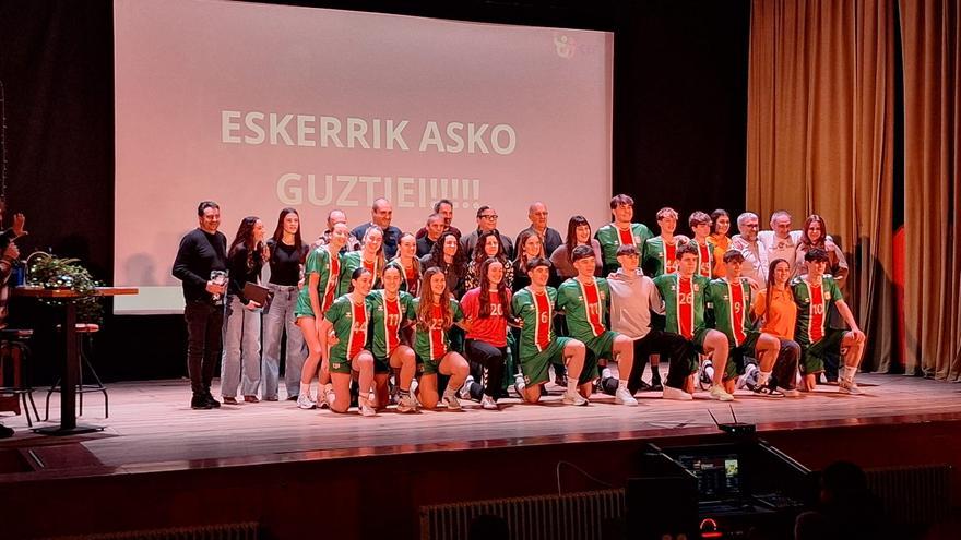 El balonmano vasco pone broche al 2025 con una emotiva gala en Zumaia