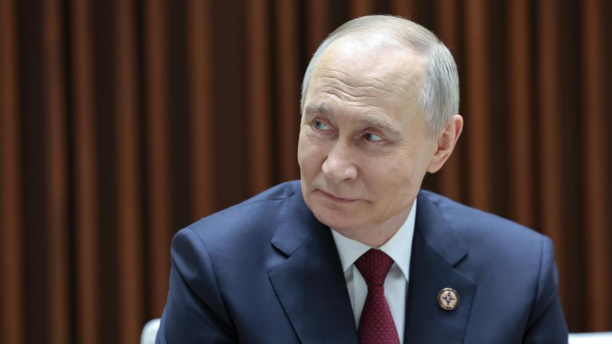 Vladimir Putin durante una reunión en la cumbre de Kirguistán.