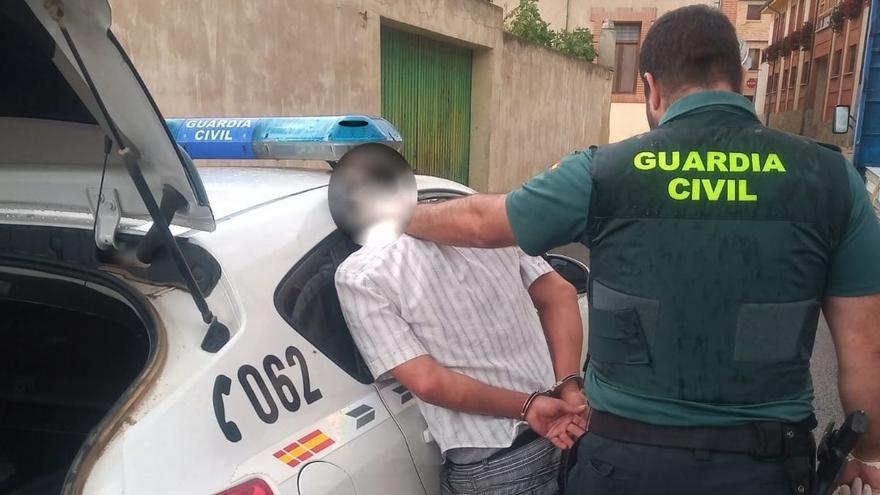 Momento de la detención del autor de la agresión.