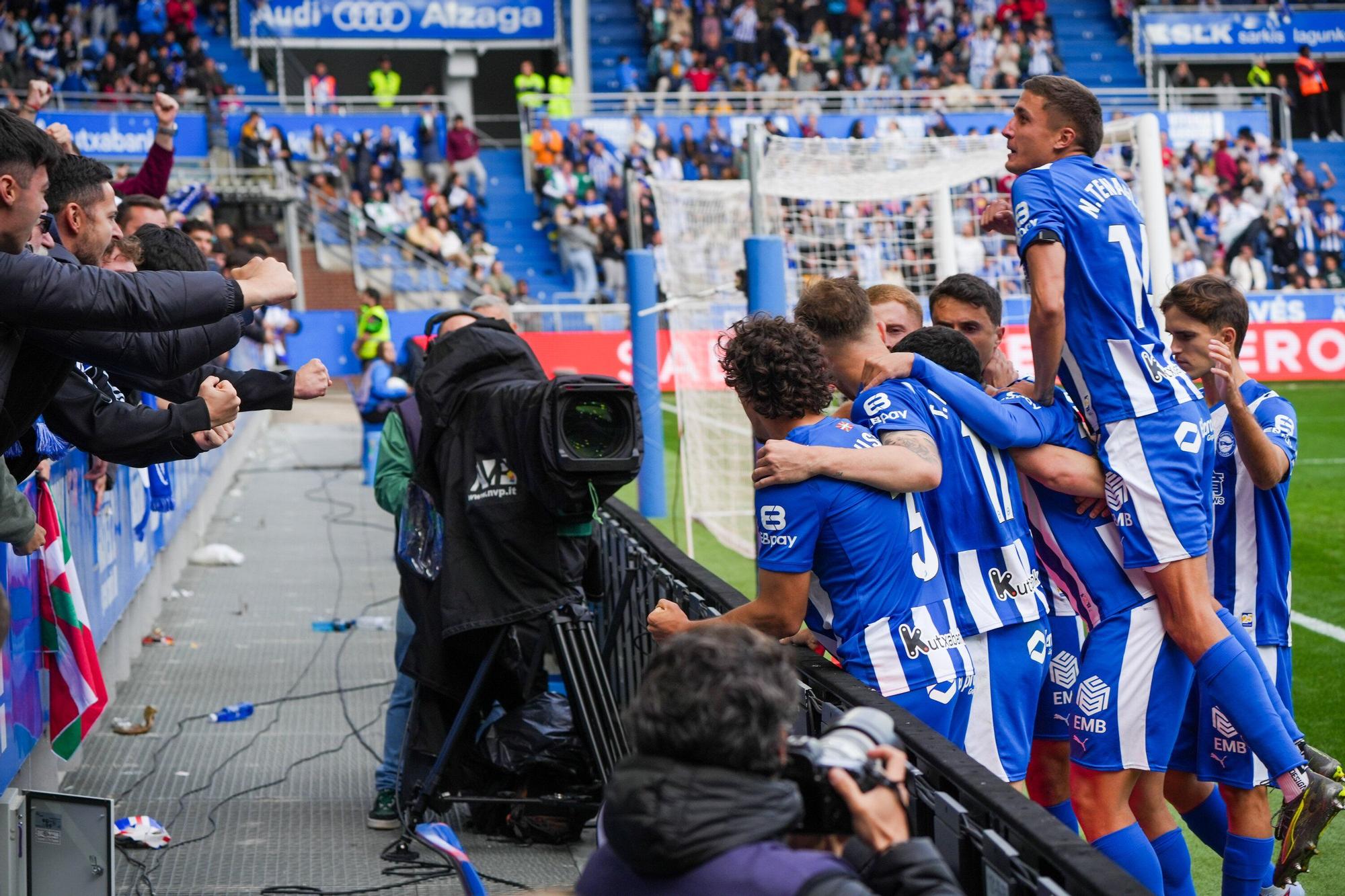 En Imágenes: El Alavés se impone al Elche