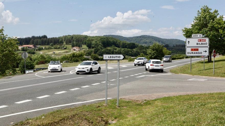 Cuatro heridos en un accidente múltiple en Miñano dirección Vitoria