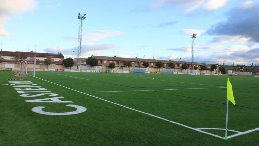 Castejón inaugura por fin el césped artificial
