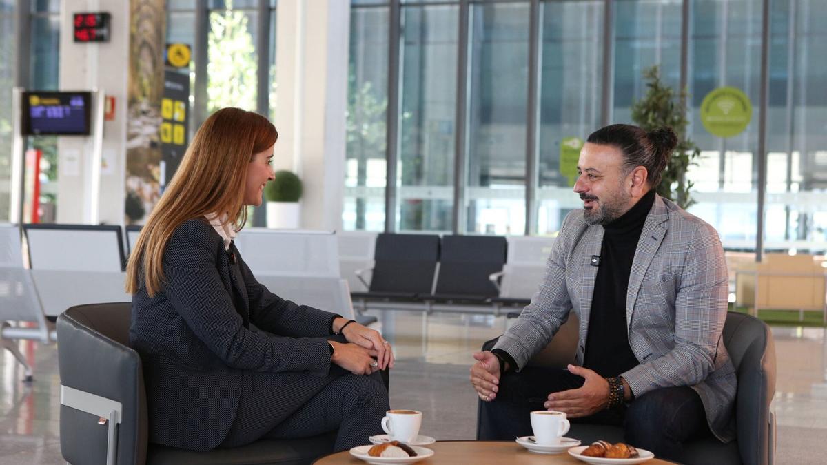 La periodista Itxaso Mitxitorena durante la entrevista.