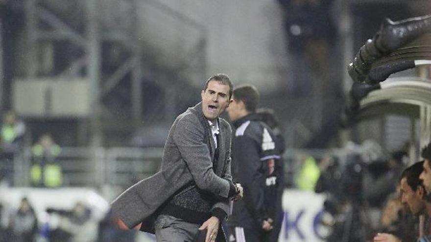 Garitano se enfada con un lance del partido ante el Barcelona.