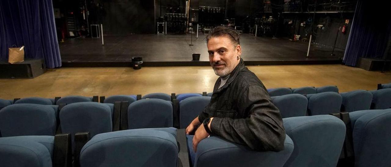 “Antzerkia eta arkeologia antzekoak dira, biek betetzen dituzte hutsuneak istorioak kontatzeko”