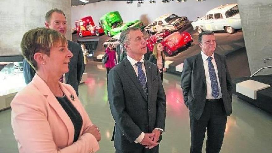 Urkullu pide a Mercedes que traslade a Gasteiz parte de su I+D