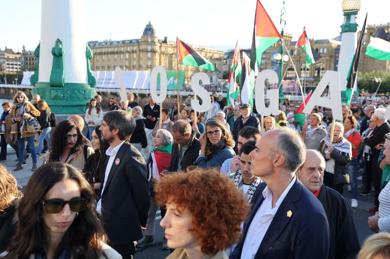 La solidaridad con Palestina llena las calles de Donostia