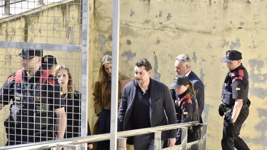 La jueza cree que Andic mató a su padre "premeditadamente" por su "obsesión con el dinero"