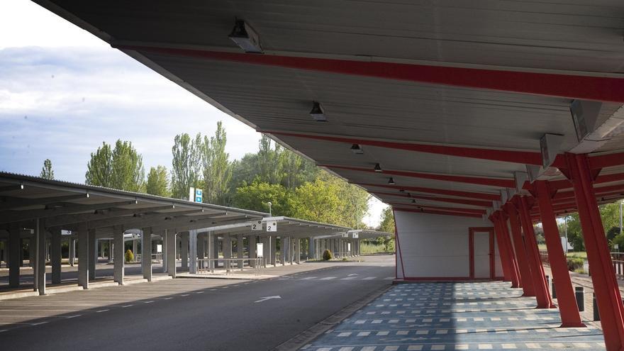 Álava quiere que el parking del aeropuerto de Foronda siga siendo gratuito