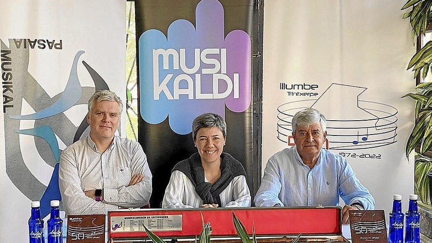 El director y la presidenta de Pasaia Musikal y el presidente de la asociación musical Illumbe. Foto: N.G.