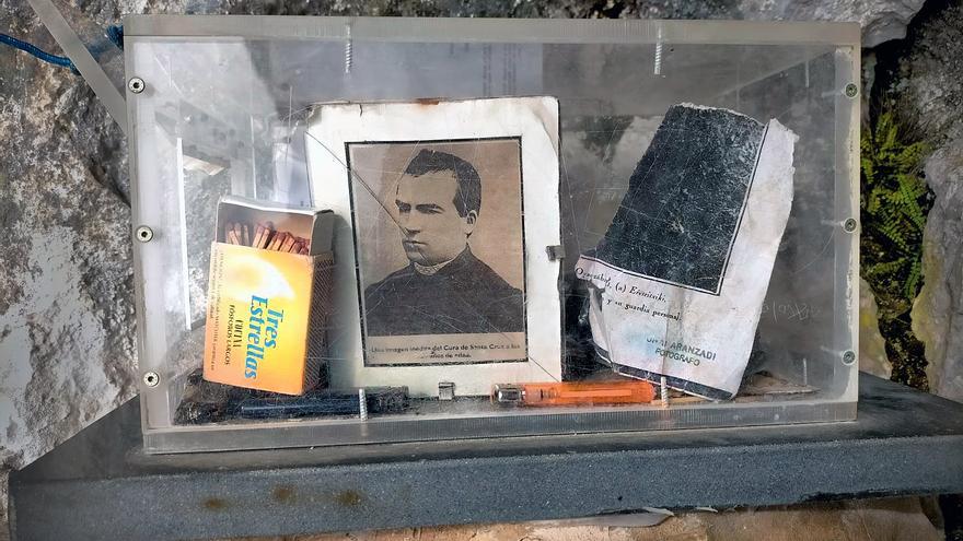 La cueva del cura Santa Cruz en el monte Iruatxeta en la que fusilaba al prójimo