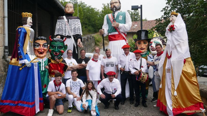 La Comparsa de Olazti no falla por Santa Ana