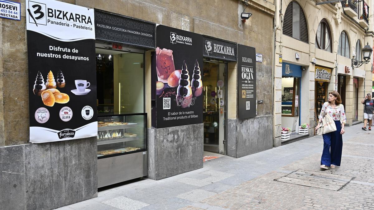 Bizkarra cerrará todas sus panaderías el 30 de junio. En la imagen, el establecimiento de la calle La Cruz del Casco Viejo