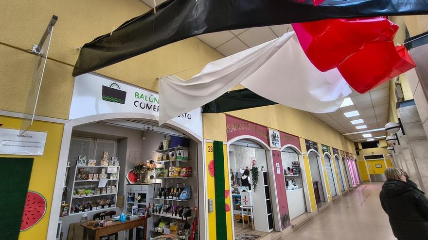 El Ayuntamiento de Tudela retira del Mercado adornos con los colores de Palestina