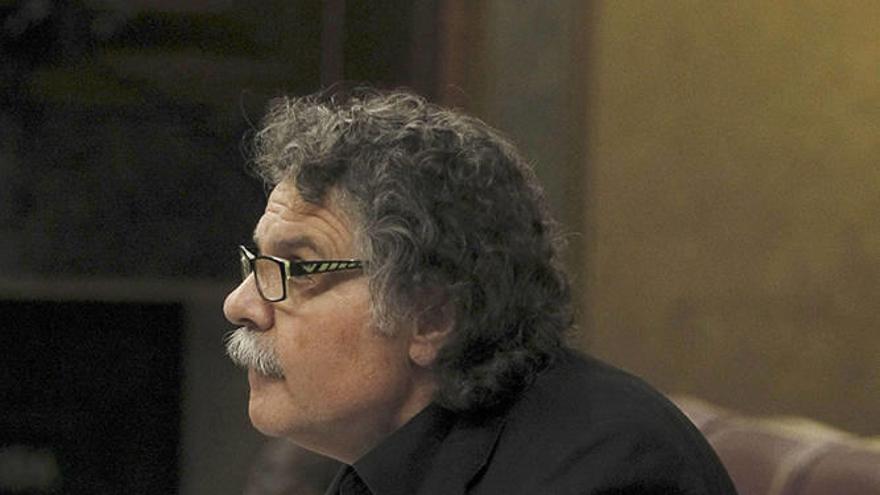 El diputado de ERC Joan Tardà (i), llamado al orden por el presidente del Congreso.