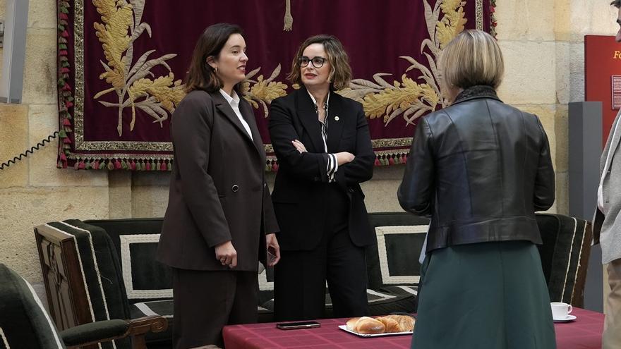 La Diputada general de Bizkaia, Elixabete Etxanobe, satisfecha por la aprobación de la revisión.