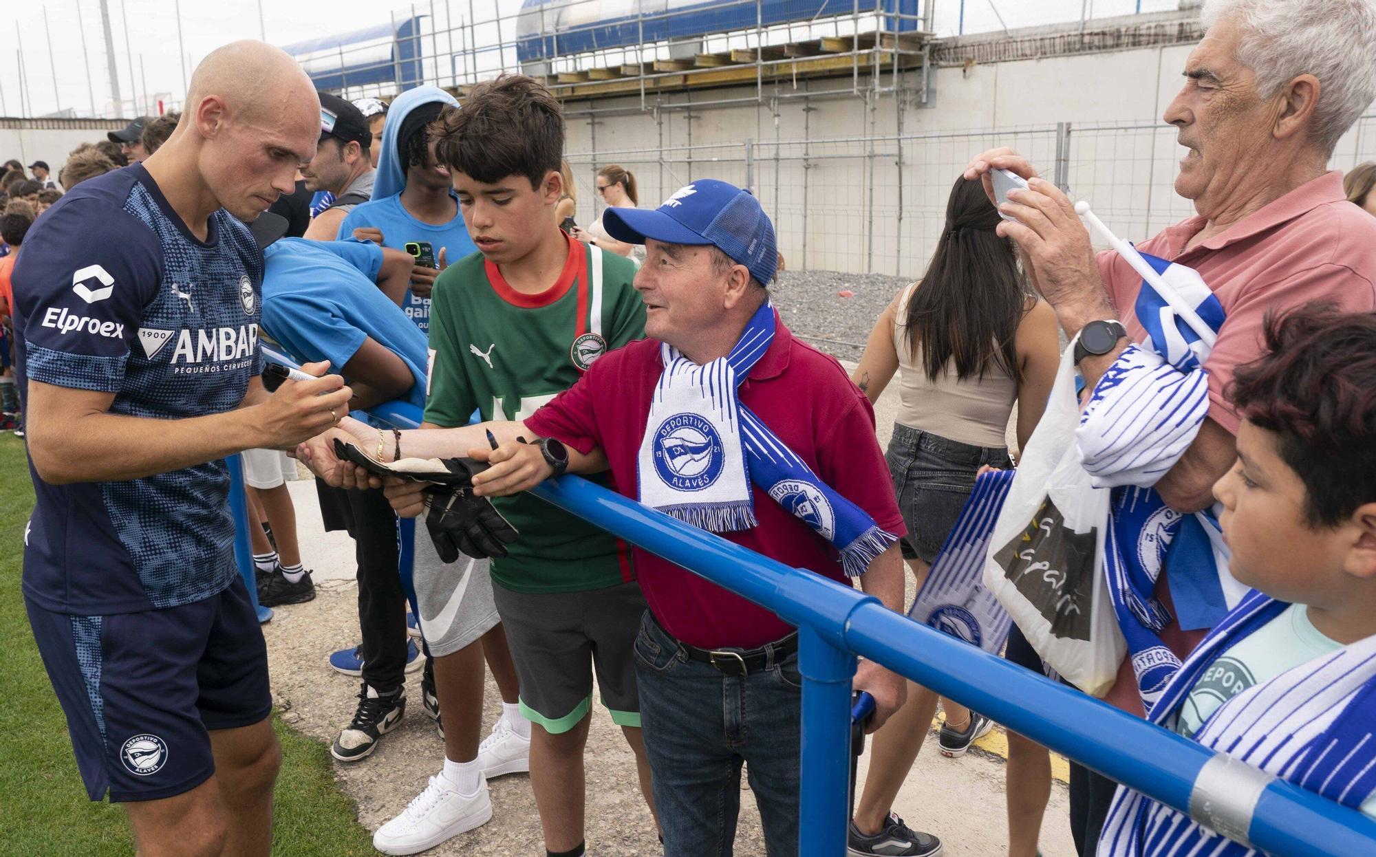 En imágenes: Una afición entregada al Alavés