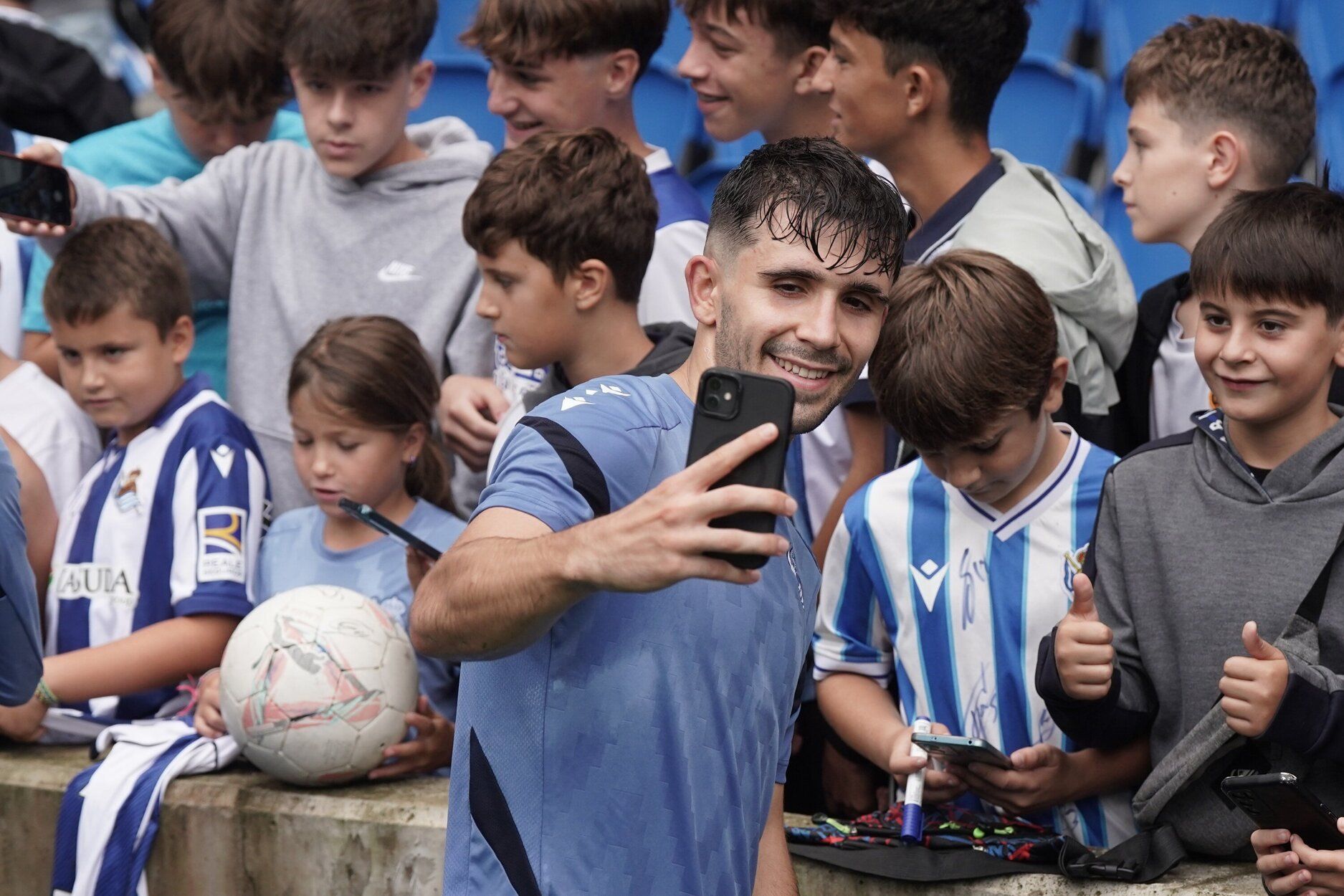 El entrenamiento de la Real a puerta abierta en Anoeta, en imágenes