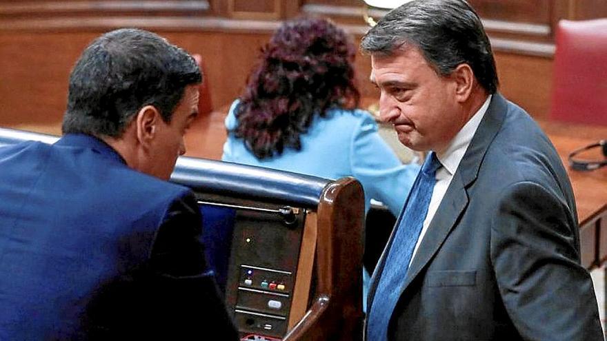 El modelo territorial entra de lleno en la negociación para investir a Sánchez