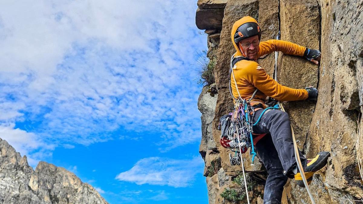 Iker Pou, en un momento de la escalada en Perú