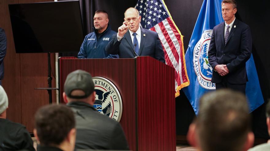 El 'zar fronterizo' de Trump anuncia una reducción del número de agentes del ICE desplegados en Minneapolis