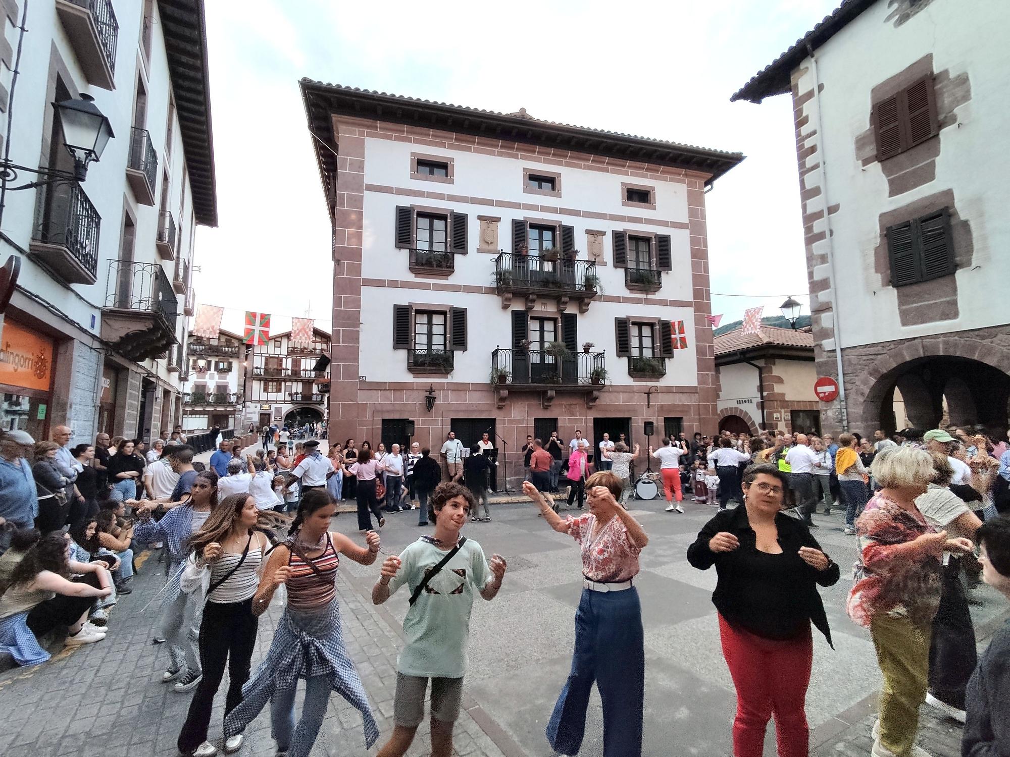 El zikiro baja el telón en Elizondo