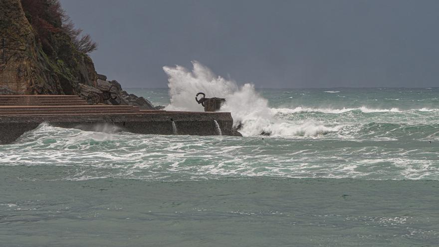 Euskadi activa el aviso amarillo por riesgo marítimo costero con olas de más de 3,5 metros