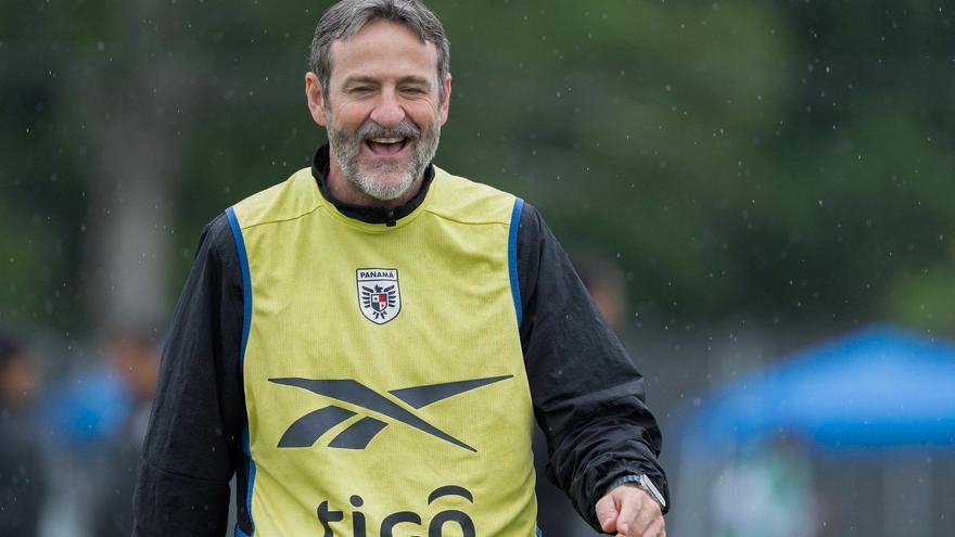 De jugar en Osasuna a dirigir a Panamá en el Mundial