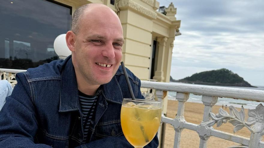 “Todo escritor tiene algo de narciso, y en pequeñas dosis, no está mal”