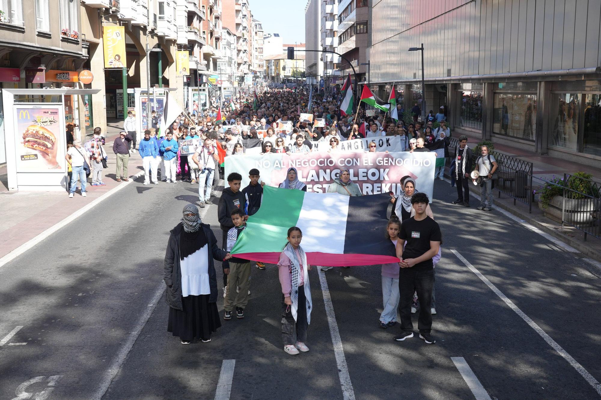 Manifestación en favor del pueblo de Gaza en Vitoria