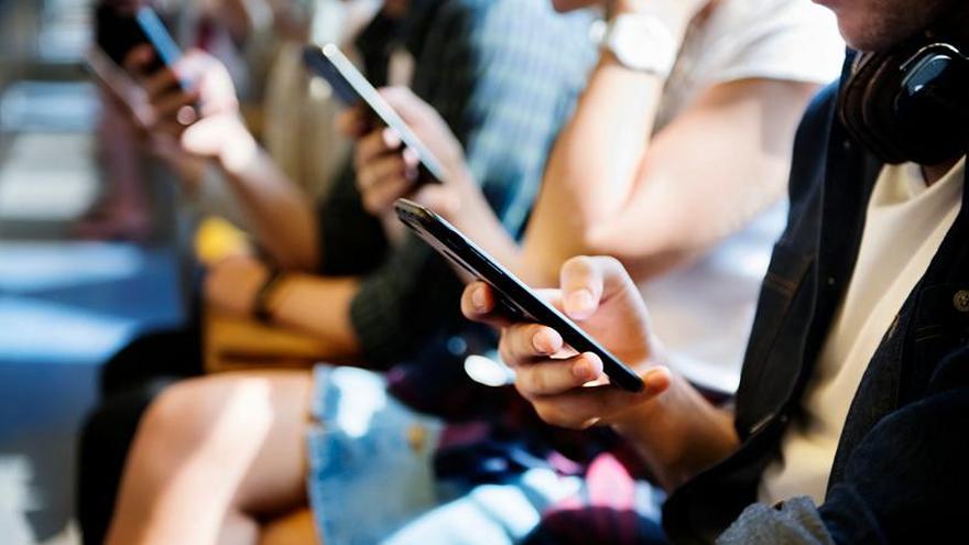 Competencia pide elevar a 18 la edad mínima para publicar imágenes personales en redes sociales