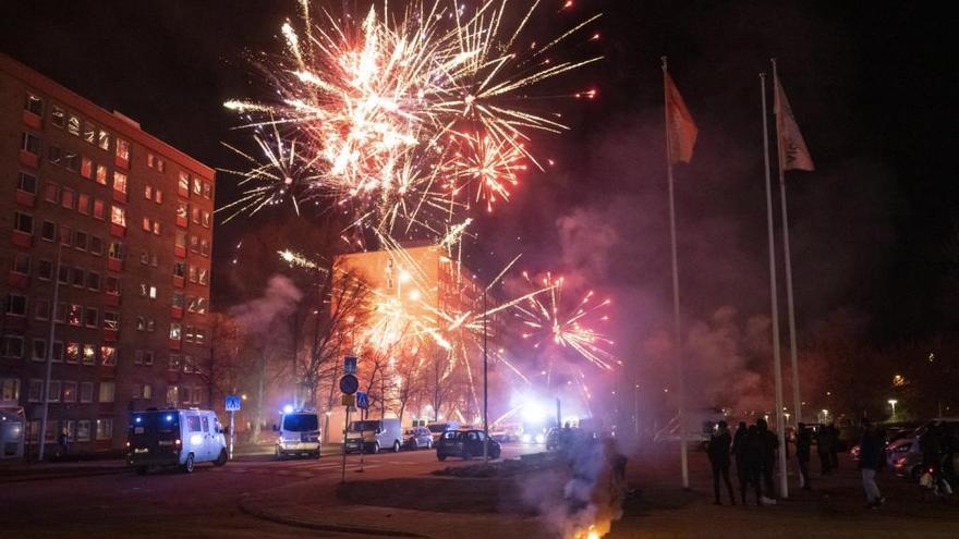 La Policía sueca durante las protestas en Malmo.