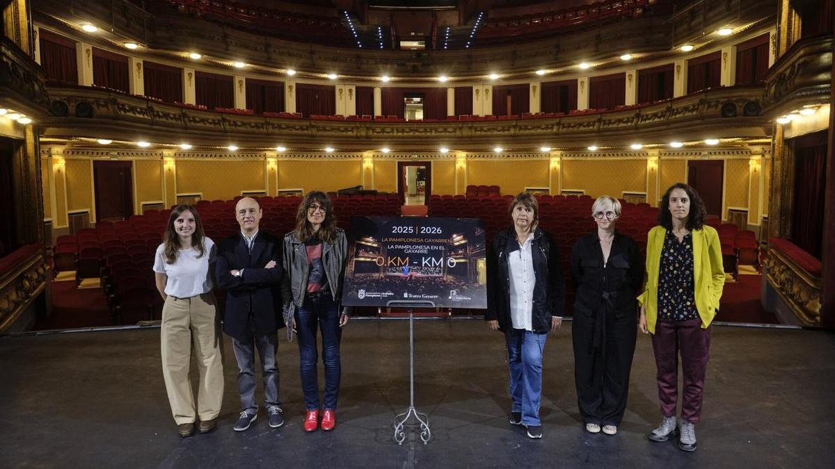 Representantes de La Pamplonesa, el Ayuntamiento, el Conservatorio Profesional, la Escuela de Danza y Paula Olaz.