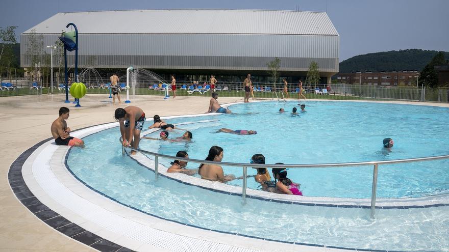 No vuelvas a abrir los ojos bajo el agua de la piscina: esto es lo que le pasa a tu cuerpo