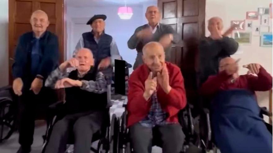 Las &#039;superestrellas&#039; de una residencia de Artziniega bailan al ritmo de Aitana