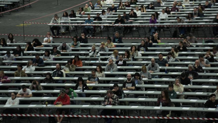Más de 3.500 personas se examinan en el BEC por un puesto en el Ayuntamiento de Bilbao