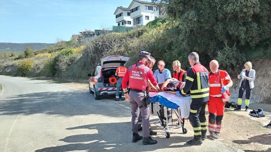 Herido un ciclista al golpearse la cabeza con una arqueta de cemento en Muruzábal