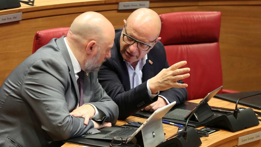Sesión de alto voltaje en el Parlamento de Navarra sobre Educación, en directo