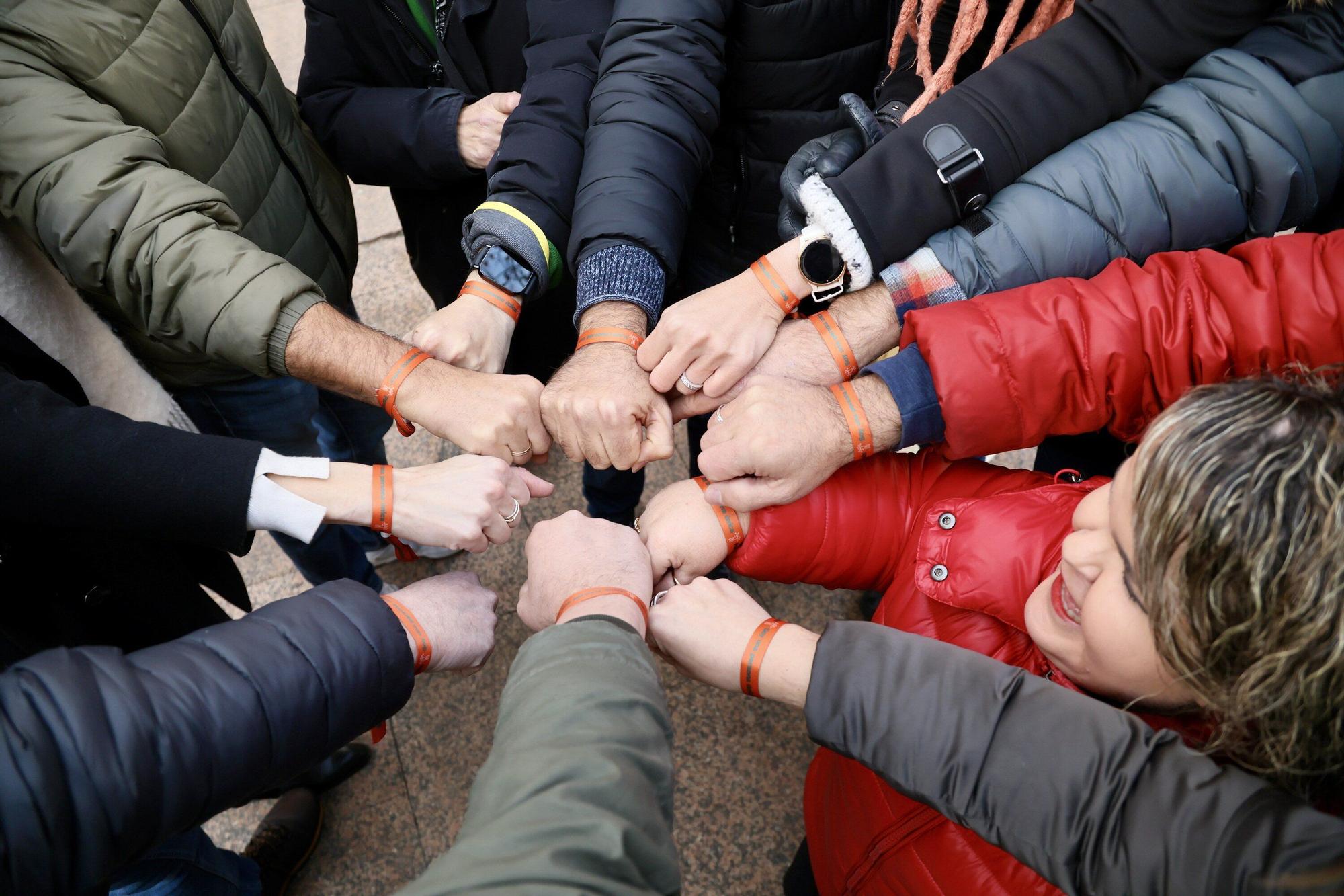 En imágenes: Reparto de pulseras por la discapacidad