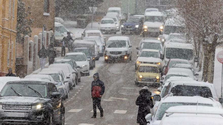 La borrasca Juan deja lluvias abundantes y a cientos de conductores atrapados por la nieve