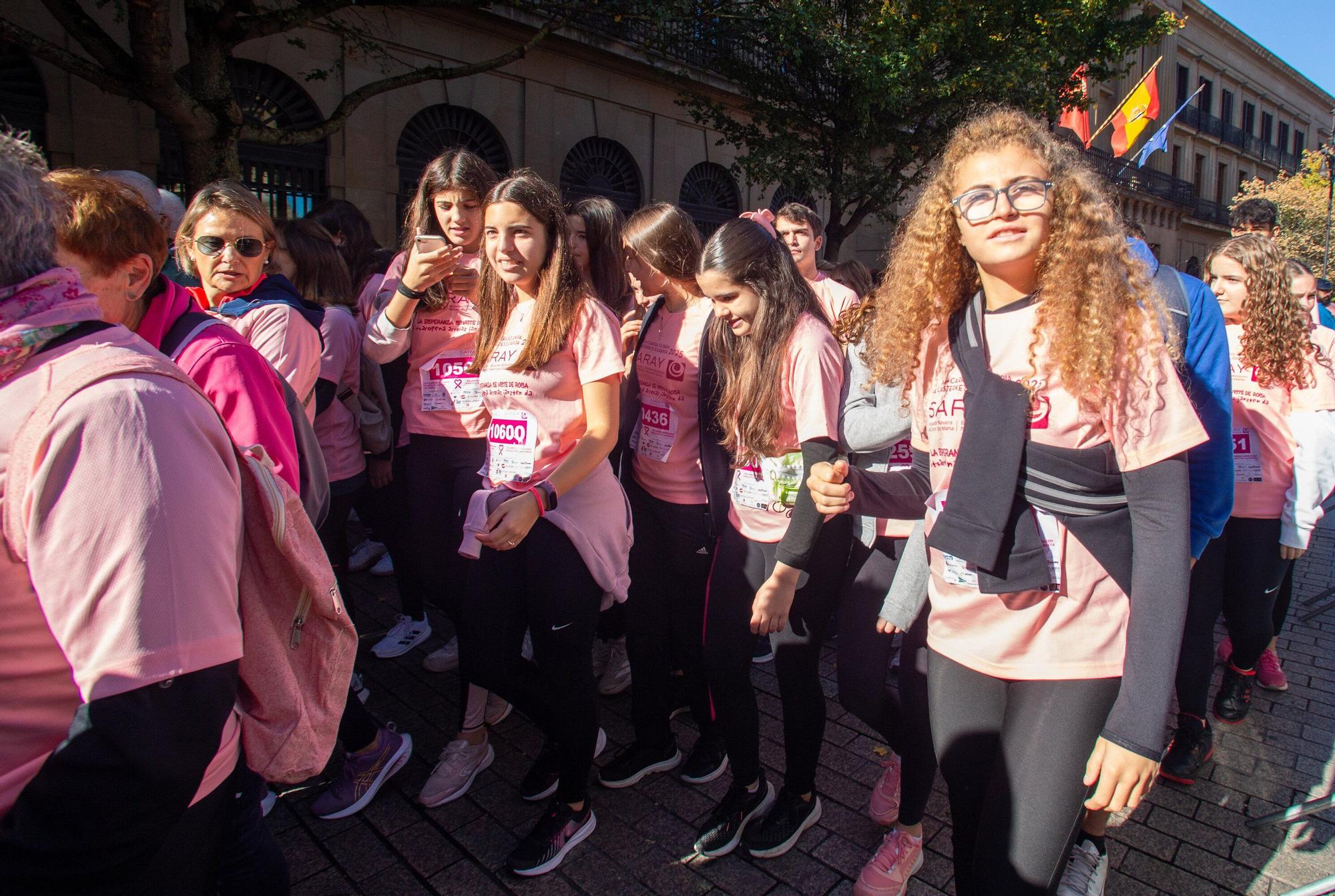 Fotos de la Carrera contra el Cáncer de Mama de Saray en Pamplona 2025