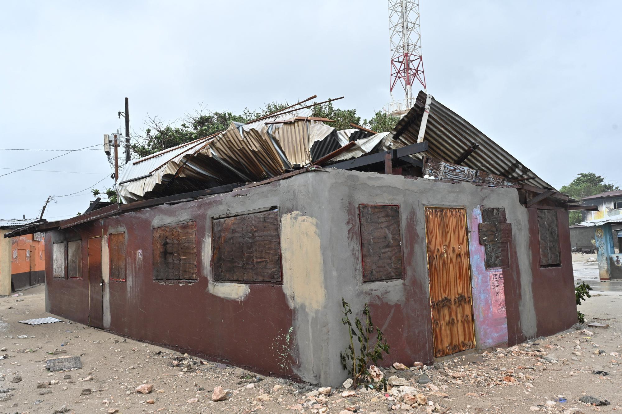 El huracán Melissa azota Jamaica con vientos y lluvias devastadores