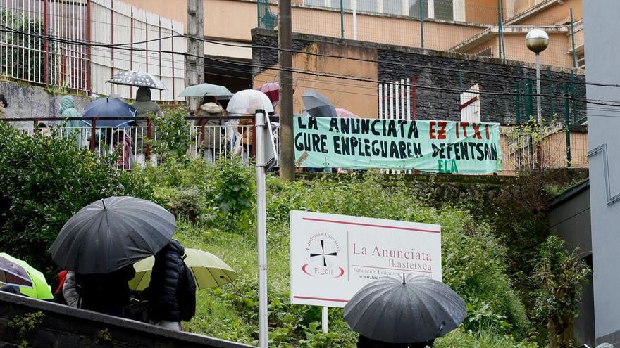 Los padres de alumnos de La Anunciata denuncian la "total indefensión" de sus hijos