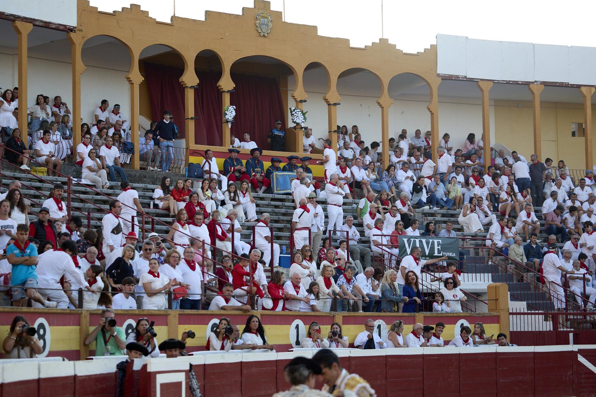 Fotos de la corrida de toros en Tudela con toros de Garzón Valdenebro