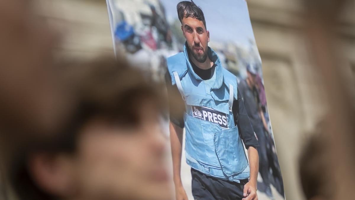 Concentración en Barcelona contra el &quot;asesinato sistemático&quot; de periodistas en Gaza