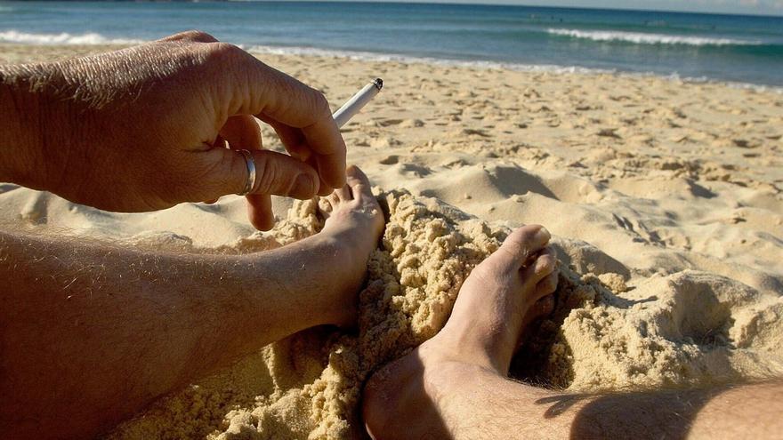 No se podrá fumar en las playas donostiarras a partir del próximo verano
